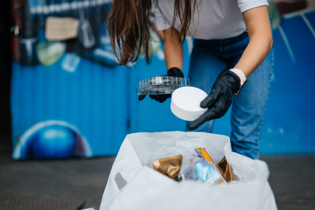 Reducción de desechos y promoción del reciclaje